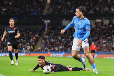 Manchester City 'den Jack Grealish 2 Kasım 202 tarihinde Etihad Stadyumu' nda Manchester City ve Sevilla maçında topla koşar.