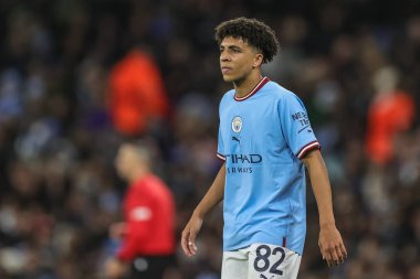 UEFA Şampiyonlar Ligi maçında Manchester City - Sevilla maçı sırasında Manchester City # 82 numaralı Rico Lewis Etihad Stadyumu 'nda, 2 Kasım 202