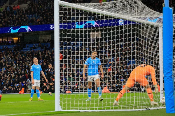 Stefan Ortega Manchester City Plockar Bollen Nätet Som Rafa Mir — Stockfoto