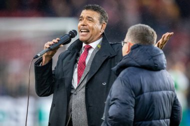 Chris Kamara, Middlesbrough taraftarlarıyla 5 Kasım 202 'de Riverside Stadyumu, Middlesbrough, İngiltere' de oynanan Middlesbrough-Bristol maçının devre arasında konuştu.