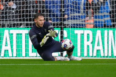 Blackpool 'dan Chris Maxwell 5 Kasım 202' de Bloomfield Road, Blackpool 'da Blackpool-Luton Town maçından önce ısınıyor.