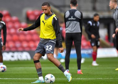 Plymouth Argyle defans oyuncusu Brendan Galloway (22), 5 Kasım 202 tarihinde Birleşik Krallık 'ta Blundell Park, Cleethorpes' ta Grimsby Town ile Plymouth Argyle arasında oynanan ilk tur karşılaşmasında ısındı.