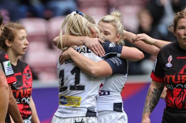 Hollie Dodd England, 5 Kasım 202 'de Wigan' daki DW Stadyumu 'nda oynanan Dünya Bayanlar Rugby Kupası karşılaşmasında şansını kutluyor.