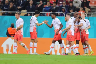 Batı Ham United oyuncuları, 3 Kasım 2022 'de Romanya' nın başkenti Bükreş 'teki Arena Naional' de oynanan UEFA Avrupa Konferans Ligi karşılaşmasında attıkları golü kutluyorlar.