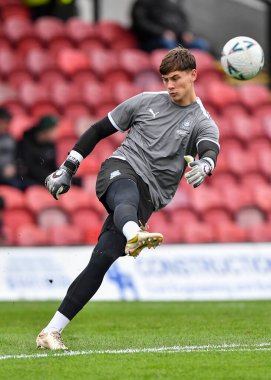 Plymouth Argyle kalecisi Michael Cooper (1), 5 Kasım 202 tarihinde Blundell Park, Cleethorpes 'ta Grimsby Town ile Plymouth Argyle arasında oynanan ilk tur karşılaşmasında