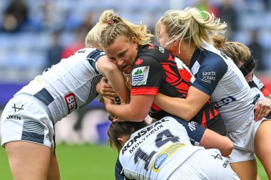 Kanada 'dan Rachel Chaboter, İngiltere Bayanlar Rugby Ligi Dünya Kupası' nda Tara Stanley, Vicky Molyneux ve Georgia Roche England tarafından DW Stadyumu, Wigan, Birleşik Krallık 'ta oynanan 5 Kasım 202' de oynanan Bayanlar-Kanadalı Kadınlar karşılaşmasında yenildi.