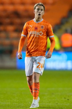 Blackpool 'dan Callum Wright # 24 Sky Bet Şampiyonası' nda Blackpool - Luton Town maçı, Bloomfield Road, Blackpool, İngiltere, 5 Kasım 202
