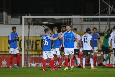 Portsmouth 'dan Colby Bishop # 9, 4 Kasım 202' de Birleşik Krallık 'ın başkenti Hereford' da oynanan ve Hereford FC 'nin Portsmouth' a karşı oynadığı birinci tur müsabakasında 1-3 'lük galibiyetini kutluyor.