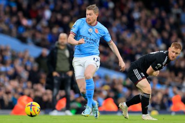 Kevin De Bruyne #17 of Manchester City runs past Harrison Reed #6 of Fulham during the Premier League match Manchester City vs Fulham at Etihad Stadium, Manchester, United Kingdom, 5th November 202 clipart