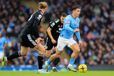 Manchester City 'den Jack Grealish 5 Kasım 202' de Etihad Stadyumu 'nda Manchester City Fulham' a karşı oynanan Premier League maçında topla koşar.