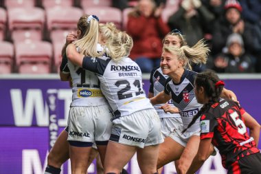 Hollie Dodd England, 5 Kasım 202 'de Wigan' daki DW Stadyumu 'nda oynanan Dünya Bayanlar Rugby Kupası karşılaşmasında şansını kutluyor.