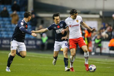 Hull City 'den Jacob Greaves # 4 ve Millwall Şampiyonası' nda top için 39 numaralı George Honeyman # Millwall Hull City 'ye karşı 5 Kasım 202' de The Den, Londra 'da oynanan Millwall maçında mücadele etti.