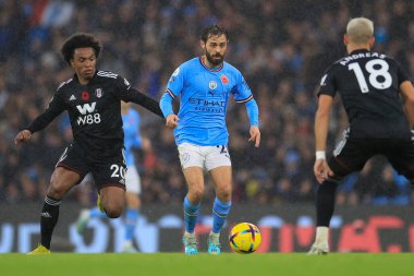 Manchester City 'den Bernardo Silva # 20 ve Willian # 20 Fulham Premier Lig maçı sırasında Etihad Stadyumu' nda Manchester City Fulham 'a karşı 5 Kasım 202