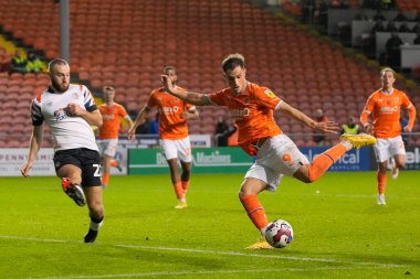 Blackpool 'dan Jerry Yates 5 Kasım 202' de Bloomfield Road, Blackpool 'da Blackpool-Luton Town maçında gol atarken görülüyor.