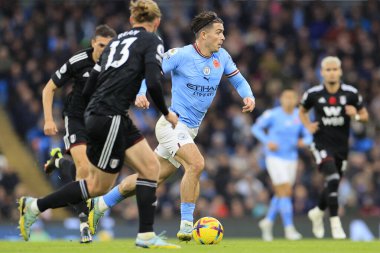 Manchester City 'den Jack Grealish 5 Kasım 202' de Etihad Stadyumu 'nda Manchester City Fulham' a karşı oynanan Premier League maçında topla koşar.