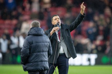Chris Kamara, Middlesbrough taraftarlarıyla 5 Kasım 202 'de Riverside Stadyumu, Middlesbrough, İngiltere' de oynanan Middlesbrough-Bristol maçının devre arasında konuştu.