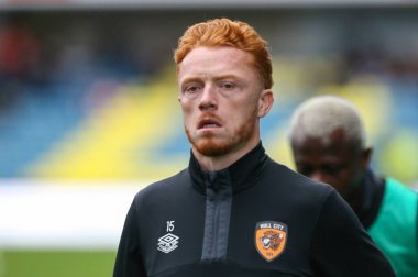 Hull City 'den Ryan Woods 5 Kasım 202' de The Den, Londra 'daki Millwall vs Hull City maçında ısınıyor.
