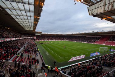 İki takım, Middlesbrough 'un Bristol City' e karşı oynadığı 5 Kasım 202 'de Riverside Stadyumu' nda oynanan Sky Bet Şampiyonası öncesinde tünelden çıkıyor.