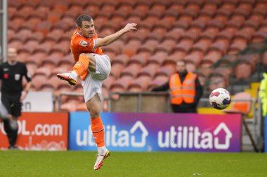 Blackpool 'dan 34 numaralı Jordan Thorniley, 5 Kasım 202' de Bloomfield Road, Blackpool, İngiltere 'de oynanan Blackpool-Luton Town maçında Luton Town maçında Luton Town golünü attı.