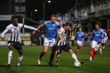Hereford 'dan Jared Hodgkiss 4 Kasım 202 tarihinde Birleşik Krallık' ın başkenti Hereford 'da oynanan ve Hereford FC' nin Portsmouth 'a karşı oynadığı birinci tur karşılaşmasında Portsmouth' lu Colby Bishop # 9 'u yendi.