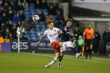 Hull City 'den Greg Docherty 5 Kasım 202' de The Den, Londra 'da oynanan Sky Bet Şampiyonası karşılaşmasında topu kapadı.