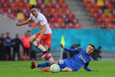 Conor Coventry ve Octavian Popescu, UEFA Avrupa Konferans Ligi karşılaşmasında FCSB, West Ham United 'a karşı Arena Naional, Bükreş, Romanya, 3 Kasım 2022