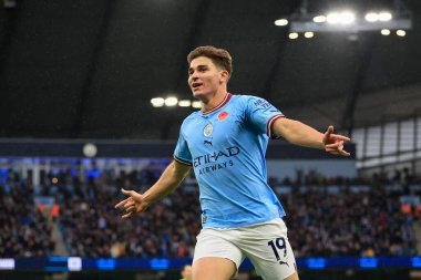 Manchester City 'den Julian Alvarez 5 Kasım 202' de Etihad Stadyumu 'nda oynanan Premier League maçında 1-0' lık skoru kutluyor.