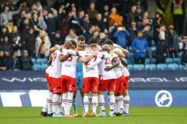 Hull City oyuncuları 5 Kasım 202 'de The Den, Londra, İngiltere' de oynanan Millwall vs Hull City maçında bir araya geldiler.