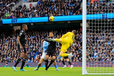 Fulham 'dan Bernd Leno # 17 Premier League maçında erken bir kurtarış yaptı Manchester City Fulham' a karşı Etihad Stadyumu, Manchester, Birleşik Krallık, 5 Kasım 202