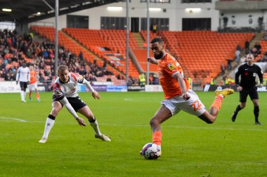 Blackpool 'dan CJ Hamilton # 22' si Blackpool - Luton Town maçında Bloomfield Road, Blackpool, Birleşik Krallık, 5 Kasım 202 'de karşı karşıya gelecek.