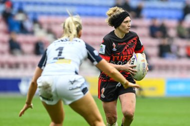 Kanada 'dan Sab McDaid, 5 Kasım 202' de Wigan, İngiltere 'deki DW Stadyumu' nda oynanan Dünya Bayanlar Rugby Kupası karşılaşmasında