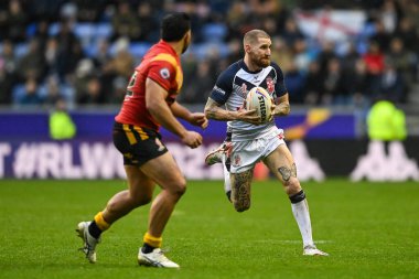 İngiltere 'den Sam Tomkins, İngiltere' nin Papua Yeni Gine 'ye karşı oynadığı Rugby Ligi Dünya Kupası 2021 Çeyrek final maçında Wigan, İngiltere' de 5 Kasım 202 'de mola verdi.