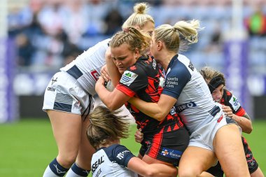 Kanada 'dan Rachel Chaboter, İngiltere Bayanlar Rugby Ligi Dünya Kupası' nda Tara Stanley, Vicky Molyneux ve Georgia Roche England tarafından DW Stadyumu, Wigan, Birleşik Krallık 'ta oynanan 5 Kasım 202' de oynanan Bayanlar-Kanadalı Kadınlar karşılaşmasında yenildi.