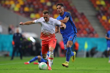 Vladimir Coufal ve Marco Dulca UEFA Avrupa Konferansı Ligi karşılaşmasında FCSB ile Batı Ham United arasında 3 Kasım 2022 'de Bükreş, Romanya' nın Naional kentinde oynanan karşılaşma sırasında