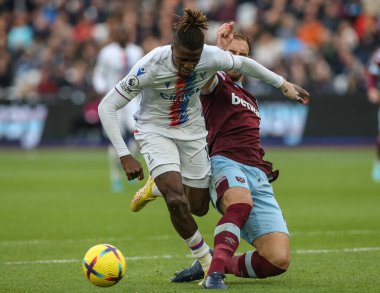 6 Kasım 202 'de Londra' daki Londra Stadyumu 'nda oynanan Premier League maçında West Ham United - Crystal Palace maçında West Ham United # 11 numaralı Crystal Palace oyuncusu West Ham United ile karşı karşıya geldi.