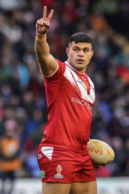 Tonga 'dan David Fifita, 6 Kasım 202' de İngiltere 'nin Warrington kentinde oynanan Rugby Ligi Dünya Kupası 2021 çeyrek final karşılaşmasında takım arkadaşlarına talimat verdi.