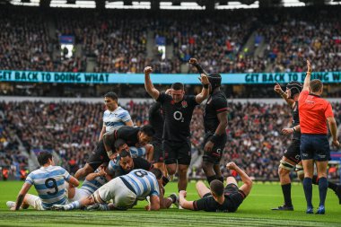İngiltere 'den Joe Cokanasiga İngiltere' nin 6 Kasım 202 'de Twickenham Stadyumu' nda oynanan İngiltere-Arjantin maçında ilk denemesini yaptı.