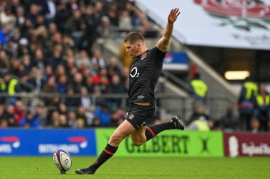 İngiltere 'den Owen Farrell, 6 Kasım 202' de Twickenham Stadyumu 'nda Arjantin' e karşı oynanan Güz uluslararası maçında penaltı değiştiriyor.