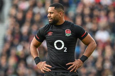 İngiltere 'den Joe Cokanasiga, 6 Kasım 202' de Twickenham Stadyumu 'nda oynanan ve İngiltere' nin Arjantin 'e karşı oynadığı uluslararası final maçında