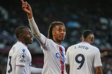 Crystal Palace 'dan Michael Olise 6 Kasım 202' de Londra Stadyumu 'nda oynanan Premier League maçında 1-2' lik galibiyetini kutluyor.
