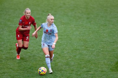 Laura Blindkilde # 19 numara Aston Villa 'nın elinde The Fa Women' s Super League maçı sırasında Liverpool Women vs Aston Villa Women Prenton Park, Birkenhead, İngiltere, 6 Kasım 202