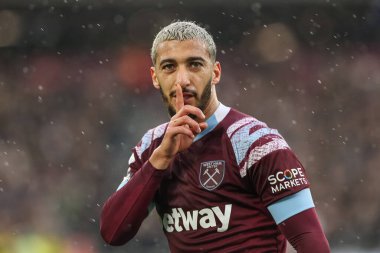 West Ham United takımının 22 numarası, 6 Kasım 2022 'de Londra Stadyumu' nda oynanan Premier League maçında West Ham United - Crystal Palace maçında 1-0 'lık galibiyet golünü kutluyor.