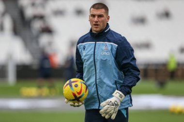 Kristal Saray 'dan Sam Johnstone 6 Kasım 202' de Londra 'daki Londra Stadyumu' nda oynanan Premier League maçı öncesinde ısınma turu sırasında West Ham United 'a karşı Crystal Palace