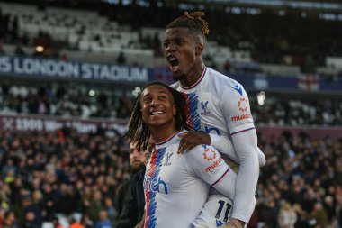 Crystal Palace 'dan Michael Olise 6 Kasım 202' de Londra Stadyumu 'nda oynanan Premier League maçında 1-2' lik galibiyetini kutluyor.
