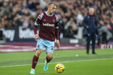 West Ham United 'ın 20 numaralı Jarrod Bowen Premier League maçı sırasında Londra Stadyumu' nda West Ham United ve Crystal Palace maçında topla koşuyor.
