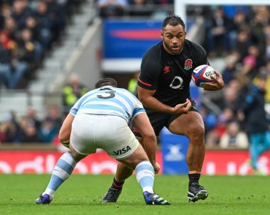 İngiltere 'den Billy Vunipola, 6 Kasım 202' de Twickenham Stadyumu 'nda Arjantin' e karşı oynanan Güz uluslararası maçında suçlamada bulundu.