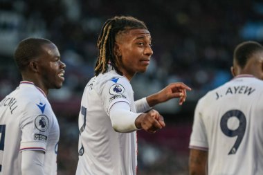 Crystal Palace 'dan Michael Olise 6 Kasım 202' de Londra Stadyumu 'nda oynanan Premier League maçında 1-2' lik galibiyetini kutluyor.