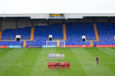 Liverpool ve Aston Villa oyuncuları, 6 Kasım 202 'de İngiltere' nin Birkenhead kenhead kentinde, Prenton Park 'ta oynanan Liverpool Kadınlar-Aston Villa Kadınlar Süper Ligi karşılaşmasında bir dakikalık saygı duruşunda bulundular.