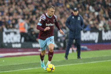 West Ham United 'ın 20 numaralı Jarrod Bowen Premier League maçı sırasında Londra Stadyumu' nda West Ham United ve Crystal Palace maçında topla koşuyor.