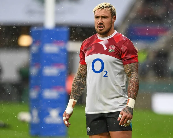 İngiltere 'den Jack Nowell, 6 Kasım 202' de Twickenham Stadyumu 'nda oynanan ve İngiltere' nin Arjantin 'e karşı oynadığı Uluslararası Sonbahar maçında oynanan ısınma öncesi maçta.